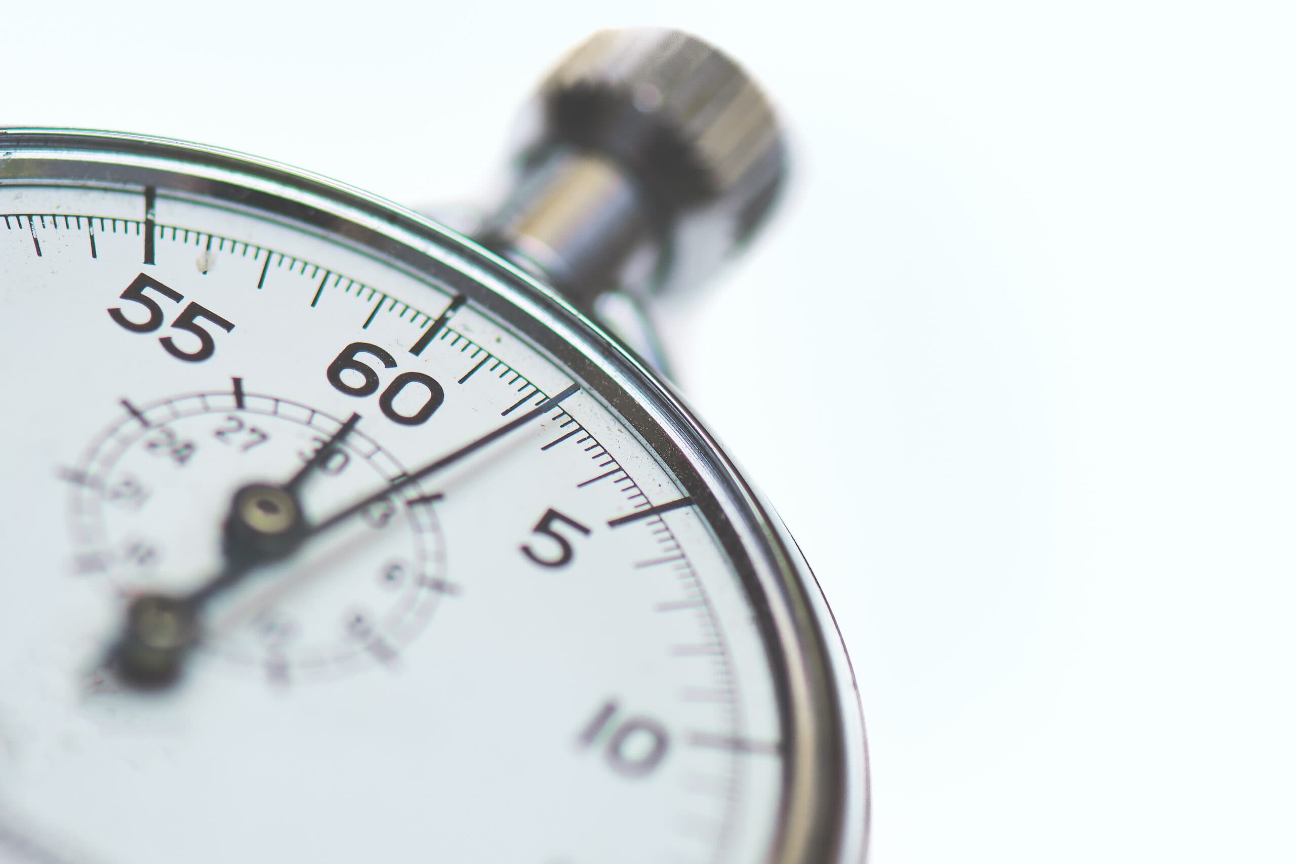 Maîtriser le chronomètre du TCF Canada : 5 stratégies concrètes pour réussir